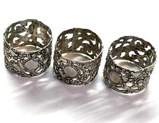 3 verzierte Serviettenringe